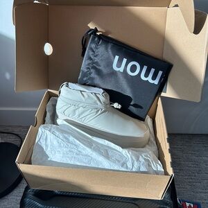 lululemon athletica off white mini puff winter boot with rubber soles size 9.5